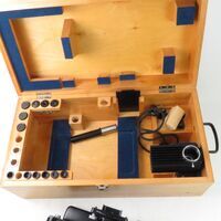 Voorwerpen adlib\30000\V34383-e.jpg; V34383; ; Fotomicroscoop met kistPhotographic microscope with box